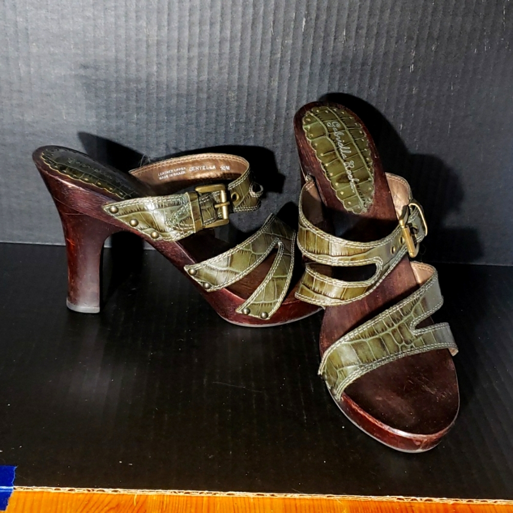 Gabriella Rocha "Denyella" Green Leather and Wood Sandals. Size 10.
